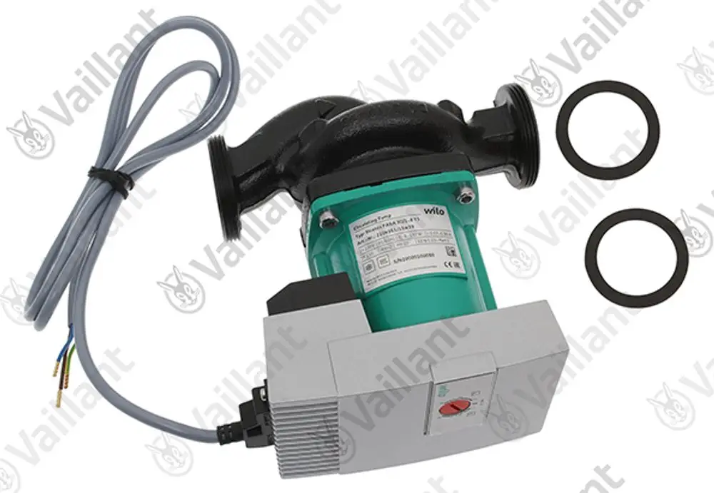 Vaillant Pumpe in schwarzem und grünem Gehäuse, mit elektrisch betriebenem Steuerungsmodul und zwei schwarzen Dichtungsringen. Kabelanschluss sichtbar.